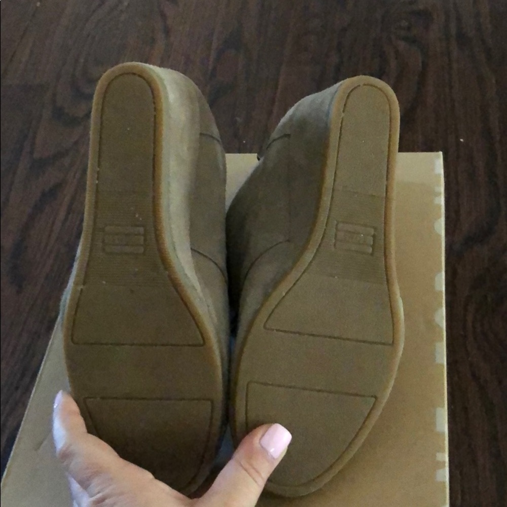 Shoes - Picture 3 of 5